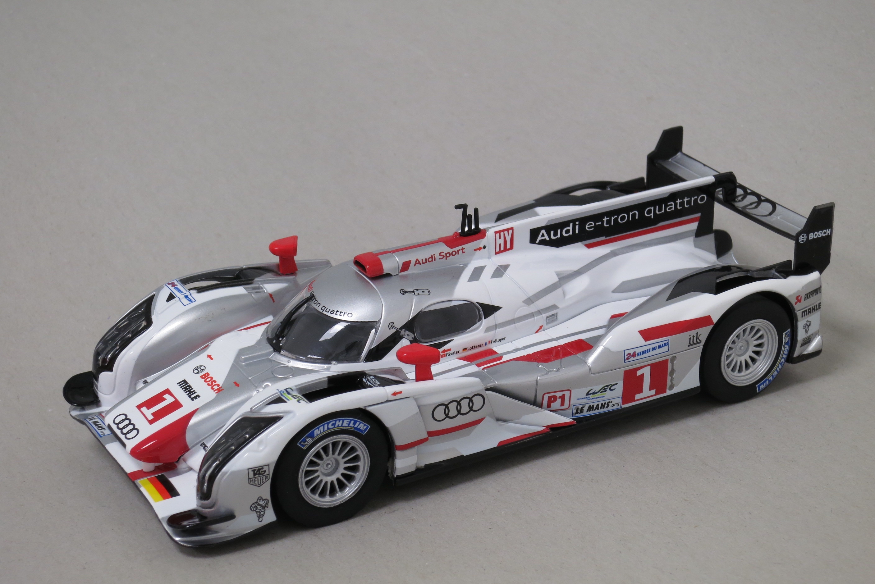 1284 Audi R18 e-tron quattro ,27425 lm2012.jpg